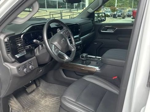Used 2024 Chevrolet Silverado 1500 LT Trail Boss w/ Convenience Package II AWD/4WD image 10