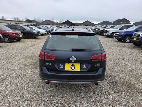 Used 2017 Volkswagen Golf Alltrack SE image 7