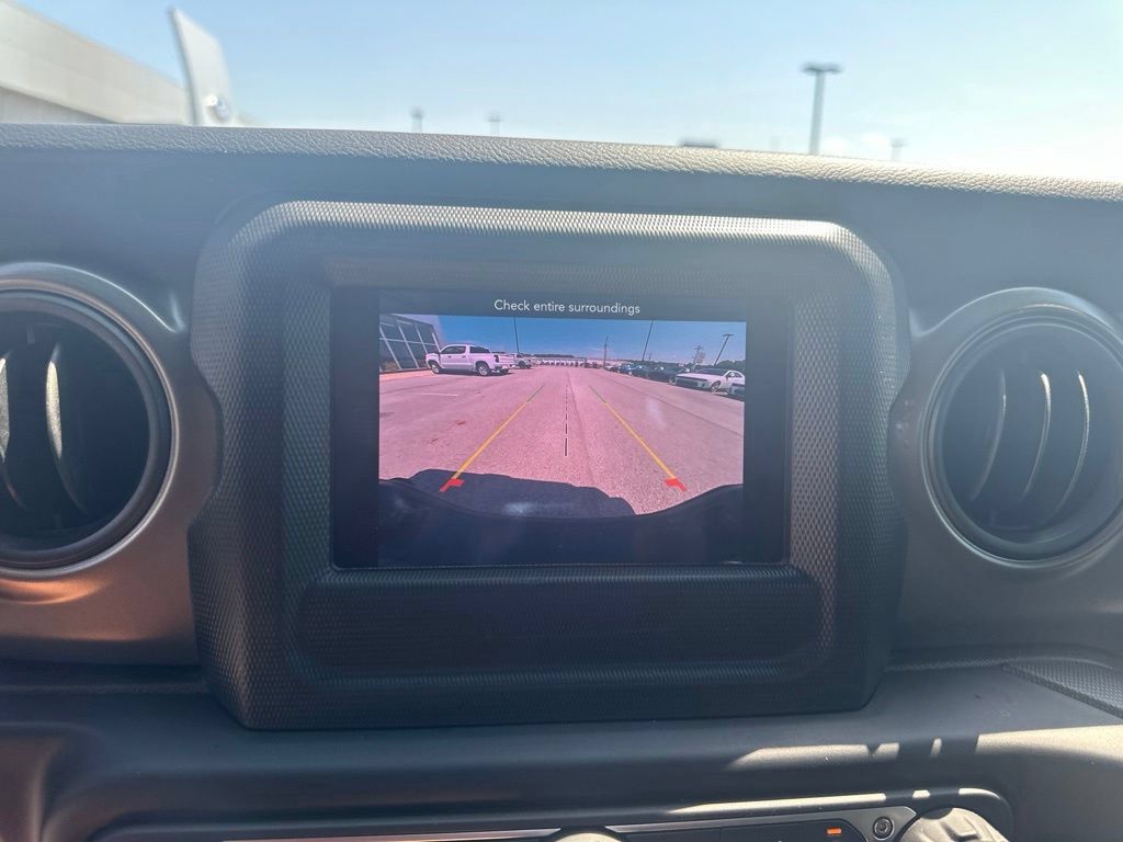 Used 2023 Jeep Gladiator Sport AWD/4WD image 17