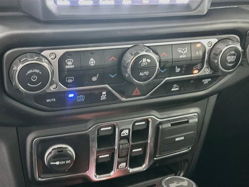 Used 2023 Jeep Wrangler Unlimited Sahara w/ Cold Weather Group AWD/4WD image 23