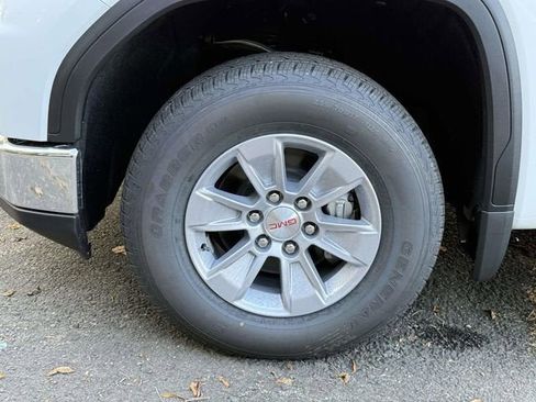 New 2026 GMC Sierra 1500 SLE image 7