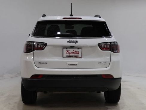 Used 2025 Jeep Compass Latitude w/ Sun & Sound Group AWD/4WD image 7