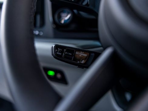 Certified 2025 Porsche Cayenne Coupe image 38