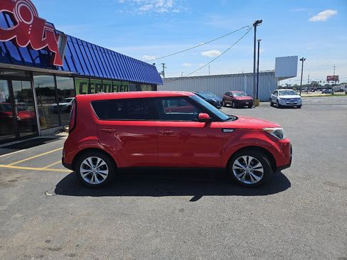 Used 2016 Kia Soul + image 6