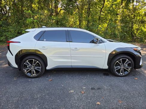 Used 2024 Toyota bZ4X AWD w/ Weather Package image 5