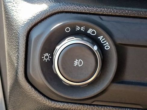 Used 2023 Jeep Wrangler Unlimited Sahara AWD/4WD image 26