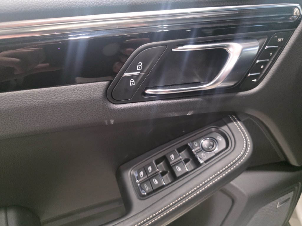 Certified 2026 Porsche Macan S AWD/4WD image 24