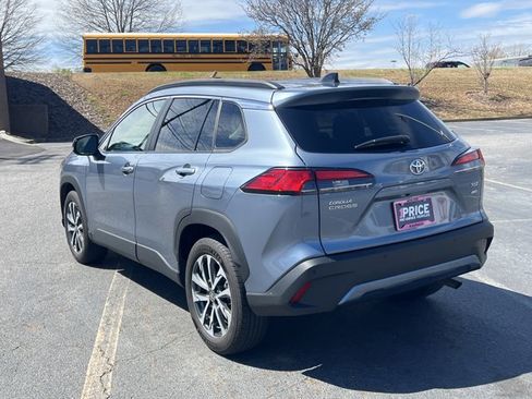 Used 2025 Toyota Corolla Cross XLE image 7