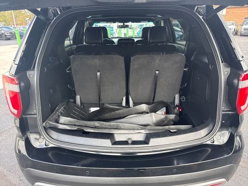 Used 2017 Ford Explorer XLT w/ Equipment Group 202A AWD/4WD image 12