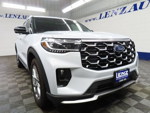 Used 2025 Ford Explorer Platinum image 3