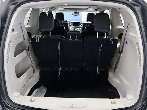 Used 2023 Chrysler Pacifica Limited FWD image 14