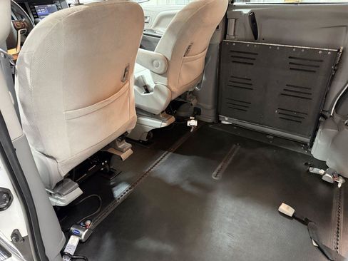 Used 2019 Toyota Sienna LE FWD image 13