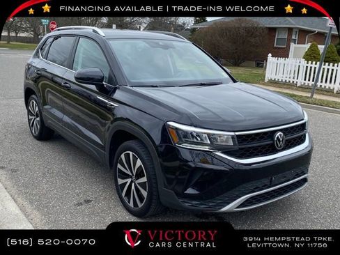 Used 2024 Volkswagen Taos SE image 3