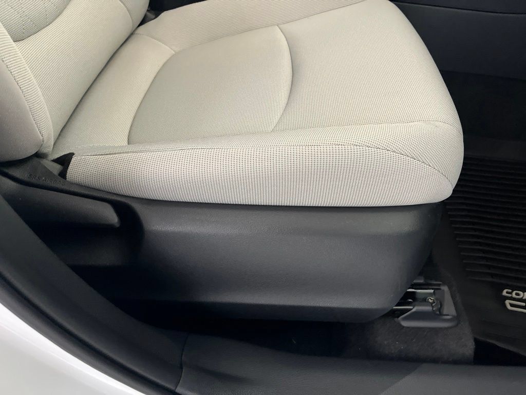 Used 2026 Toyota Corolla Cross LE AWD/4WD image 53