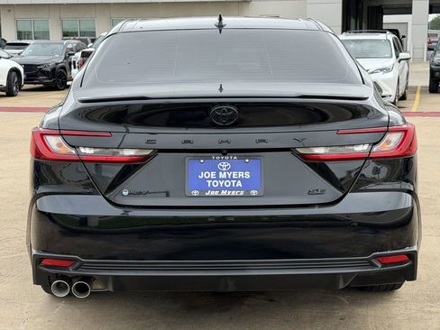 Used 2025 Toyota Camry SE FWD image 12