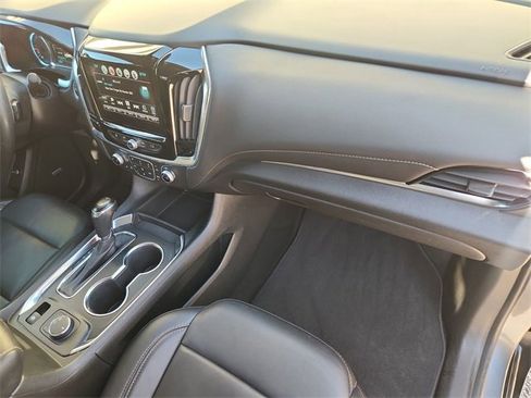 Used 2018 Chevrolet Traverse LT image 29