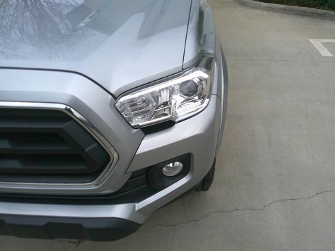 Used 2023 Toyota Tacoma SR5 w/ Technology Package image 7