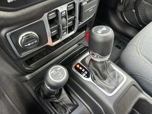 Used 2025 Jeep Wrangler Unlimited Sport AWD/4WD image 33
