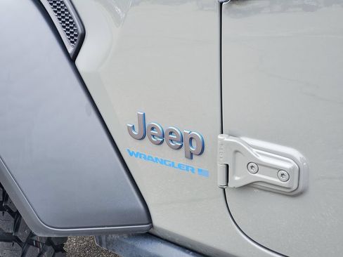 Used 2023 Jeep Wrangler Unlimited w/ Cold Weather Group AWD/4WD image 6