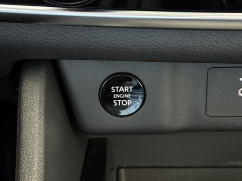Used 2025 Nissan Rogue S AWD/4WD image 31