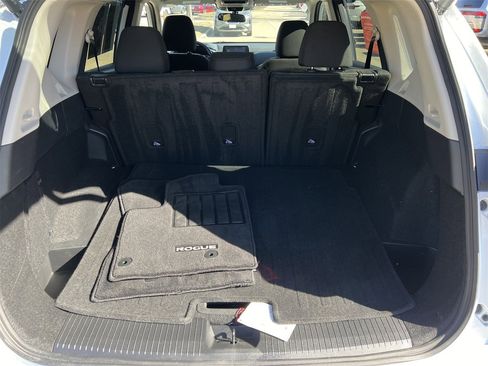 Certified 2025 Nissan Rogue SV image 25