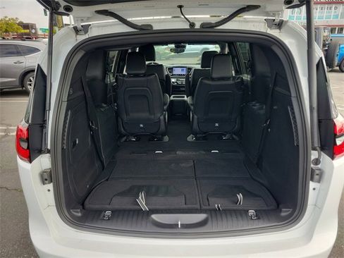 New 2023 Chrysler Pacifica Touring-L w/ S Appearance Package image 9