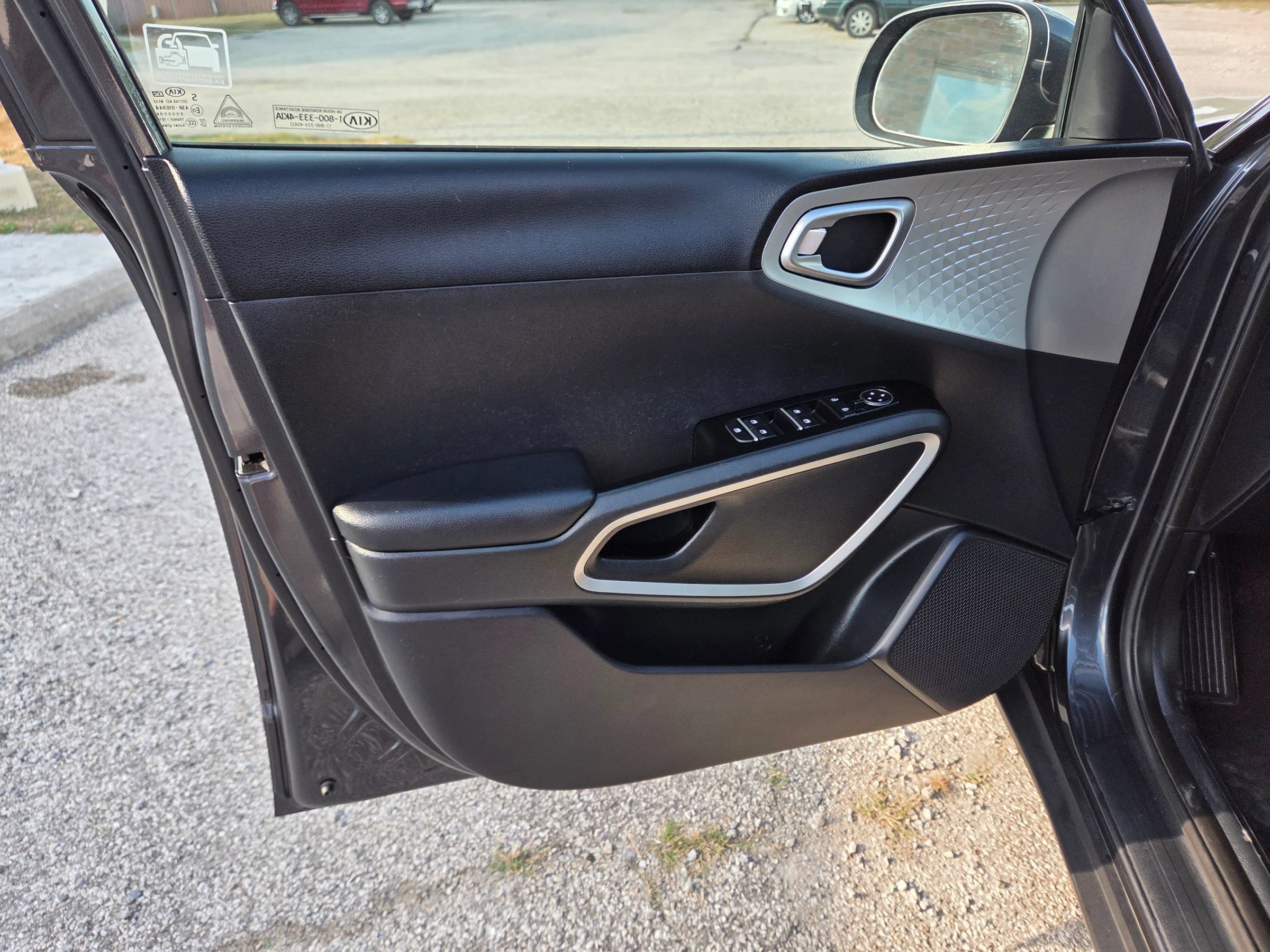 Used 2020 Kia Soul LX FWD image 12
