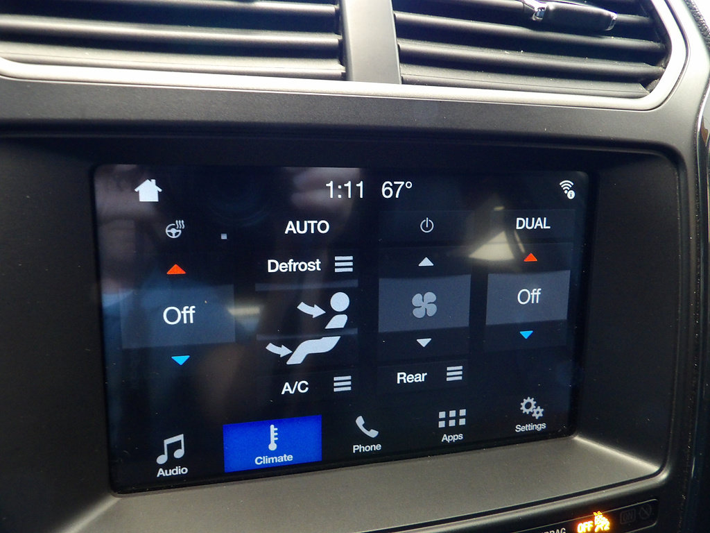 Used 2018 Ford Explorer XLT w/ Equipment Group 202A FWD image 38