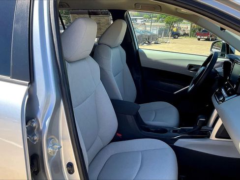 Used 2022 Toyota Corolla Cross LE image 12