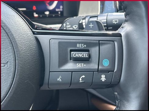 Used 2023 Nissan Pathfinder Platinum FWD image 32