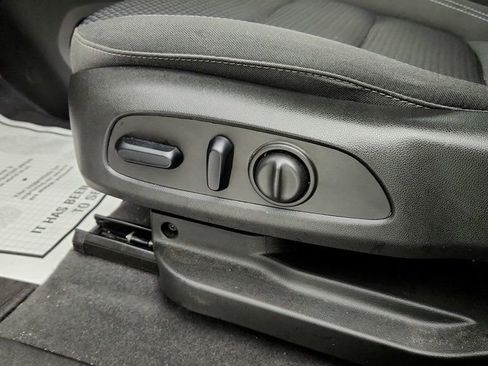 Used 2023 Chevrolet Bolt EUV LT w/ Comfort Package image 11