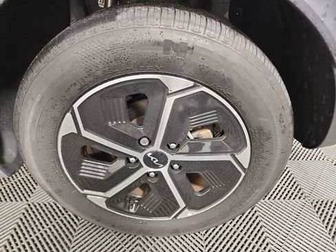 Certified 2024 Kia Niro LX FWD image 10