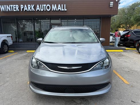 Used 2021 Chrysler Voyager Lxi FWD image 2