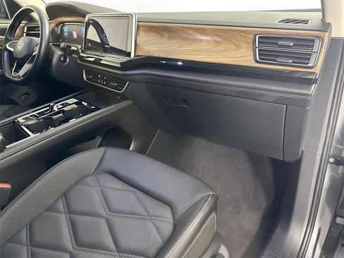 Used 2025 Volkswagen Atlas SE image 29