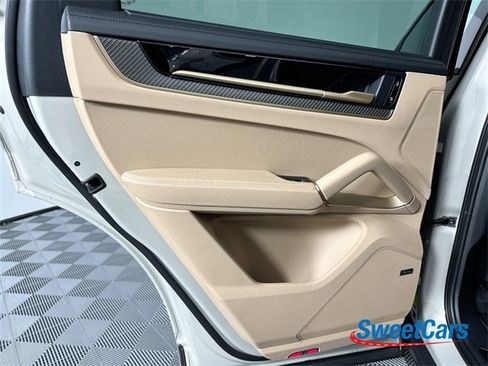 Used 2025 Porsche Cayenne Turbo image 47