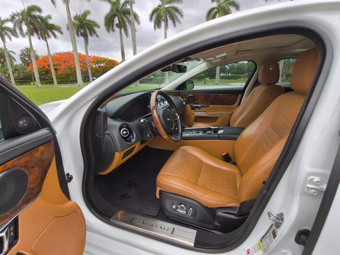 Used 2019 Jaguar XJ L Portfolio RWD image 5