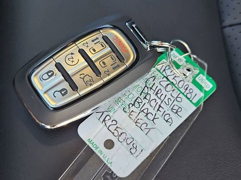 New 2026 Chrysler Pacifica Select image 34