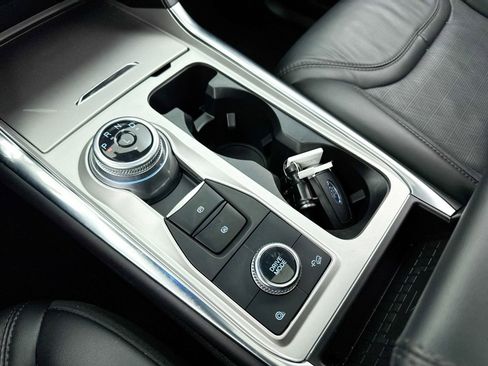 Used 2023 Ford Explorer Platinum w/ Technology Package image 30