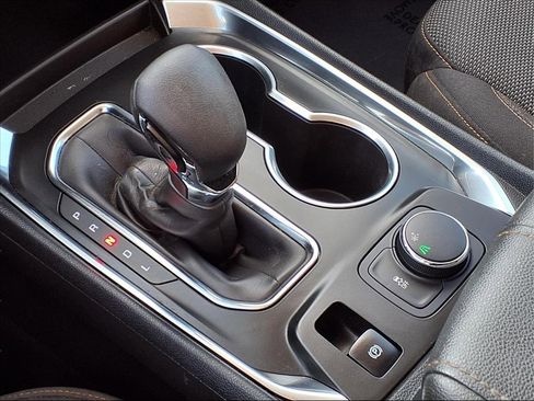 Used 2021 Chevrolet Traverse LS image 15