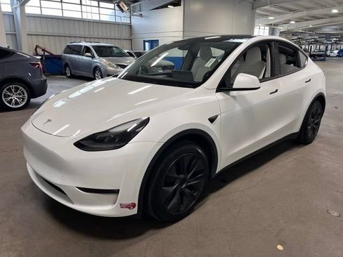 Used 2024 Tesla Model Y Long Range image 7