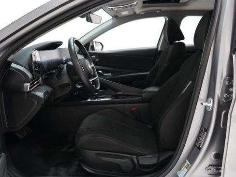 Used 2025 Hyundai Elantra SEL image 16