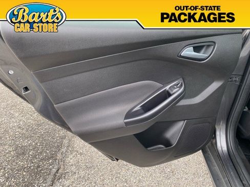 Used 2016 Ford Focus SE w/ Equipment Group 201A FWD image 16
