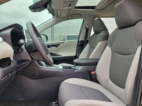 Used 2025 Toyota RAV4 XLE w/ Convenience Package FWD image 12