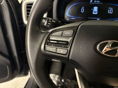 Used 2025 Hyundai Venue SEL FWD image 23