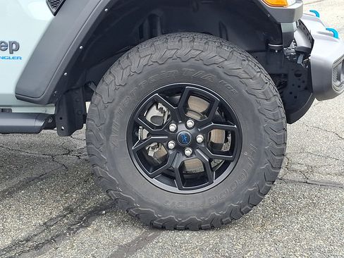Used 2024 Jeep Wrangler Unlimited AWD/4WD image 8