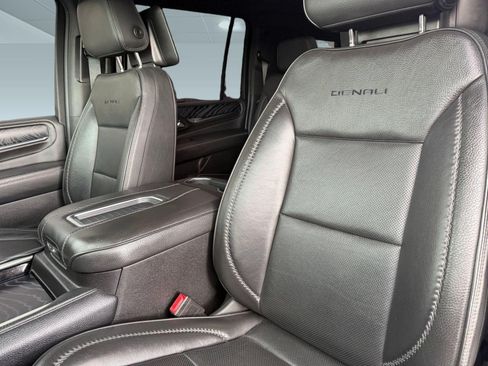 Used 2021 GMC Yukon XL Denali w/ Denali Premium Package RWD image 30