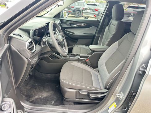 Used 2025 Chevrolet TrailBlazer LT image 28