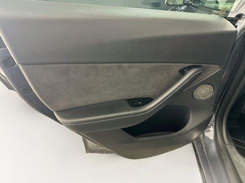 Used 2021 Tesla Model Y Long Range AWD/4WD image 28