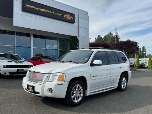 Used 2006 GMC Envoy Denali RWD image 2