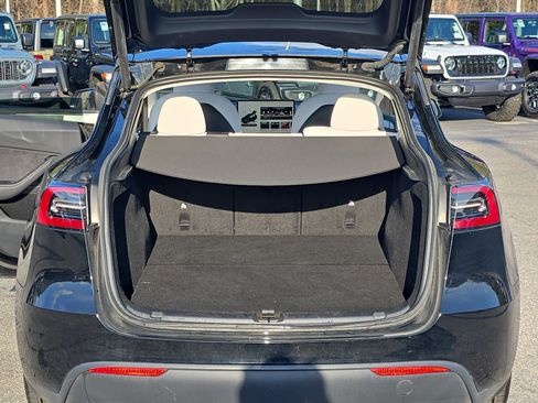 Used 2023 Tesla Model Y Long Range image 12